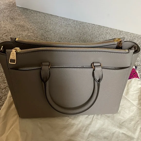 Tory Burch Robinson Small double zip tote - Picture 9 of 13